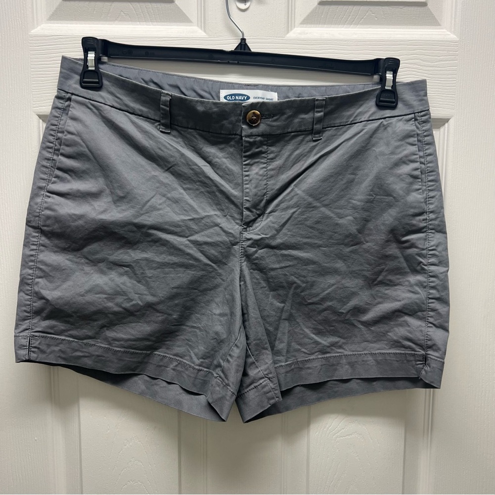 Old Navy Gray Women's everyday shorts size 14 inseam: 5”
